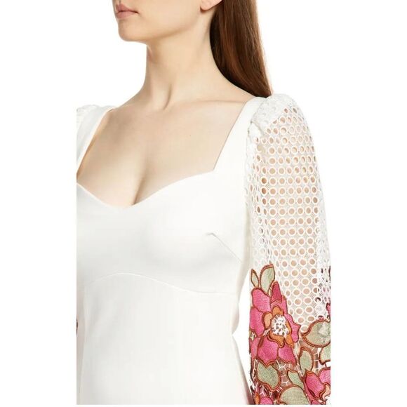 Elliatt Juke Embroidered Balloon Sleeve Mini Dress NWOT Size Small - Picture 3 of 12